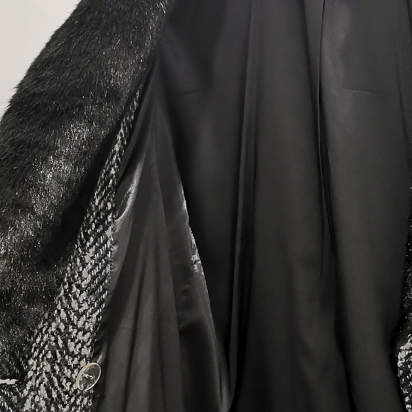 🌸 Faux fur lined gray coat 🌸 - Picture 6 of 6